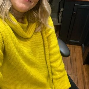 Ribbed yellow tunic turtleneck sweater